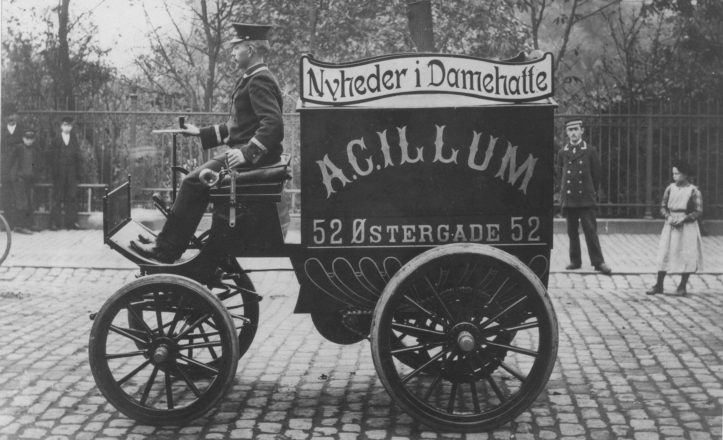 Elbil fra 1901, bygget for Brødrene Illum. Den blev brugt til vareudbringning.