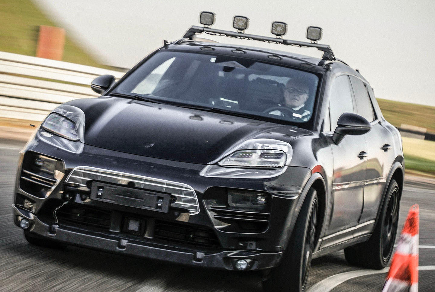 Den nye fuldt elektriske Porsche Macan skal løfte succesen fra Taycan til nye højder