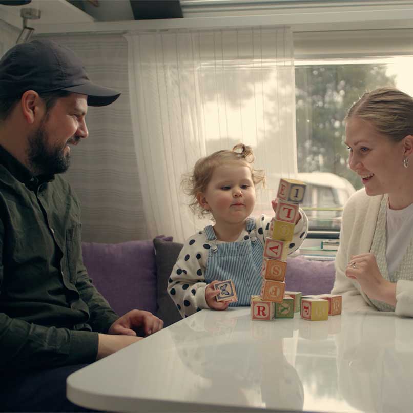 Katrine og Tarik er blevet campister »Man kommer længere for pengene på en campingferie«