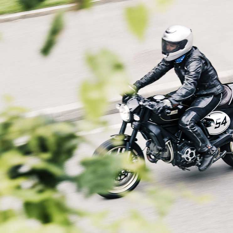 Fartentusiast eller landevejsveteran? Vælg den rigtige motorcykelforsikring