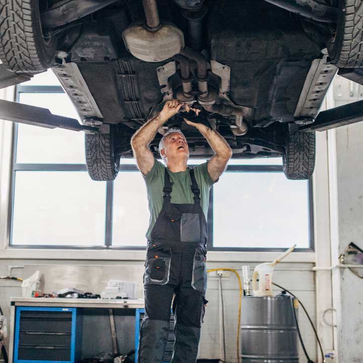 Hvorfor sende bilen til service?