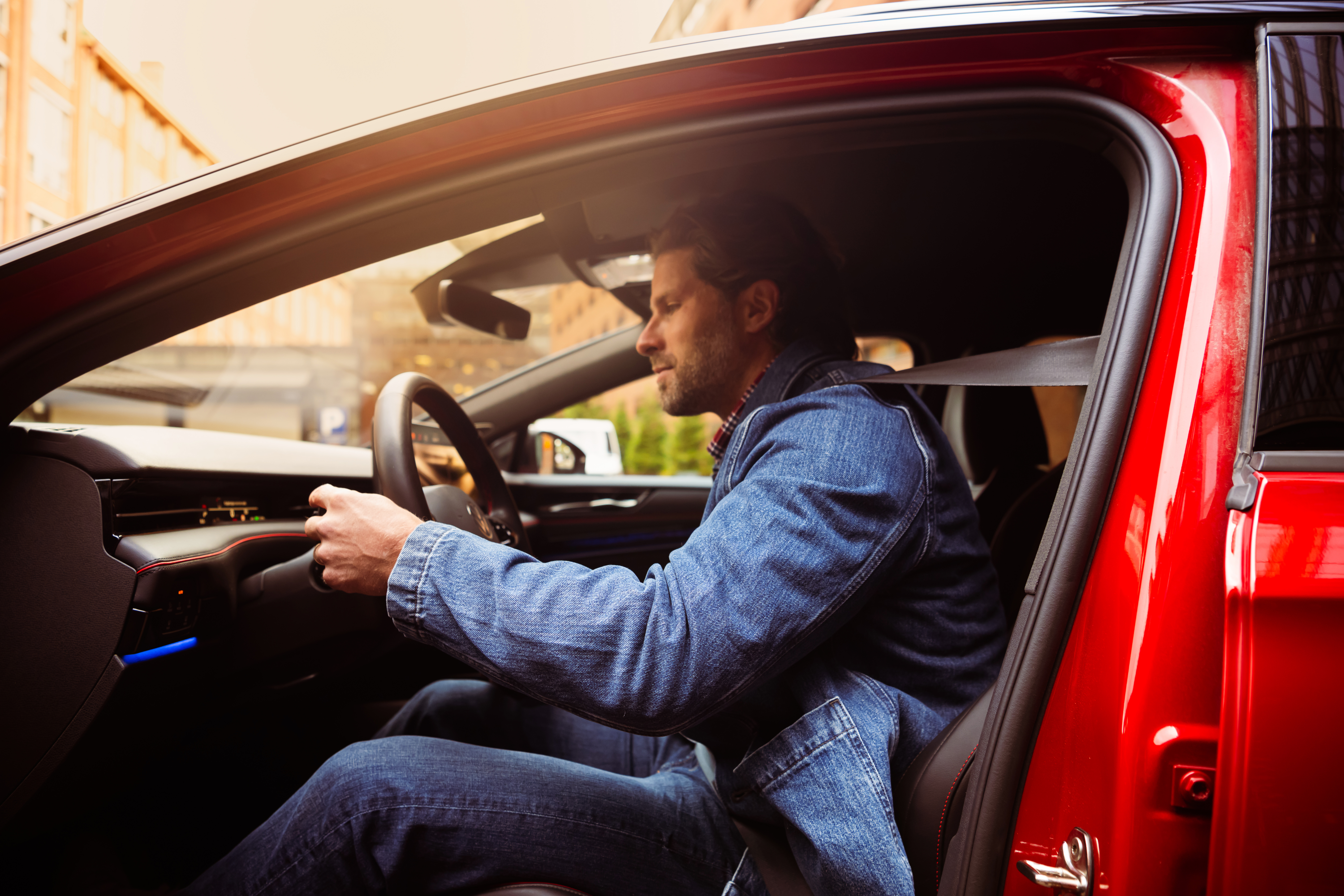 Ny undersøgelse: Nordiske bilister er fortsat stærkt afhængige af deres biler